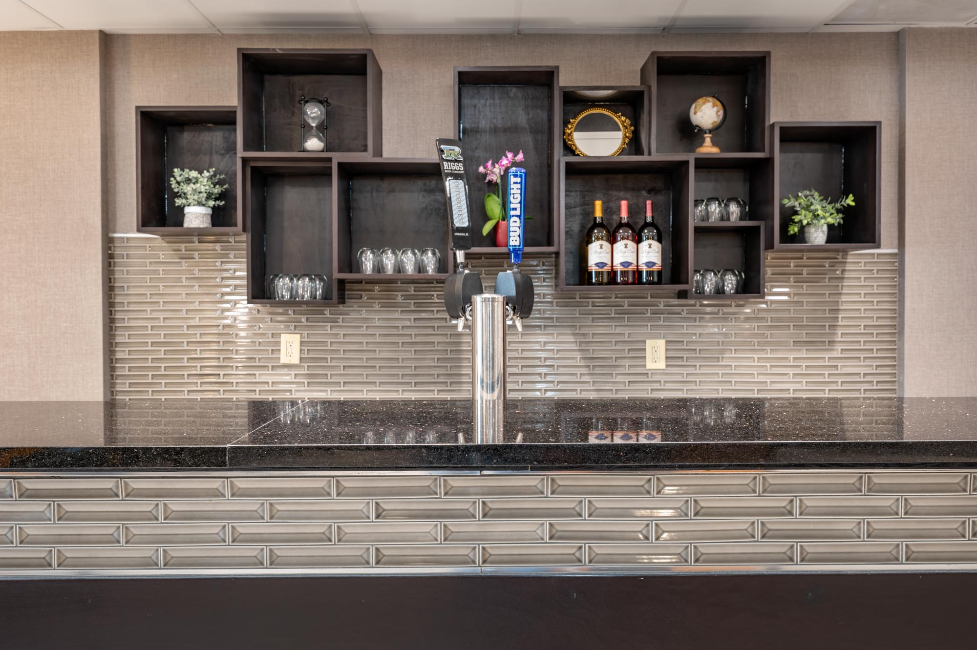 Drury Inn & Suites Champaign - Dining Area