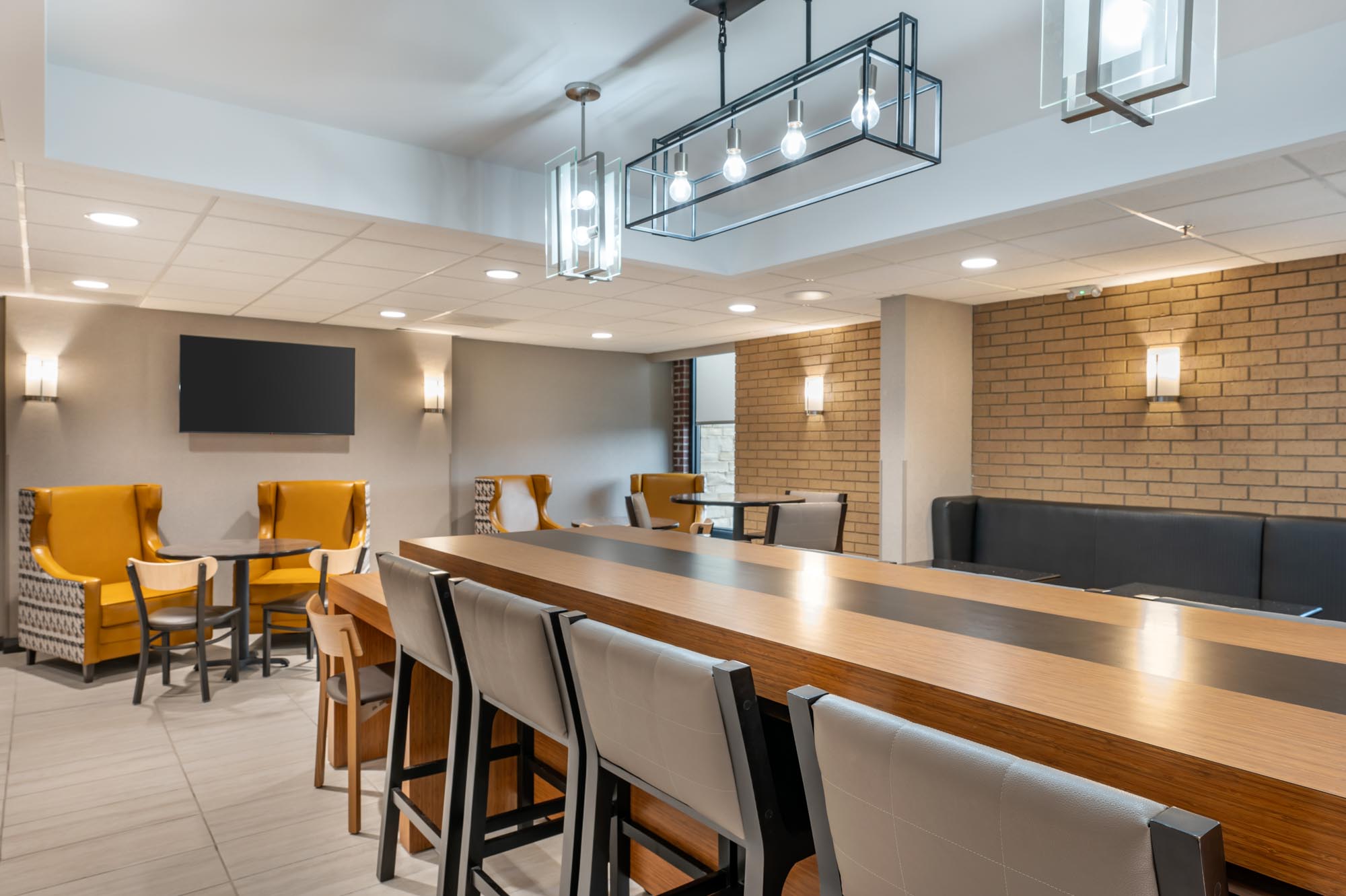 Drury Inn & Suites Champaign - Dining Area