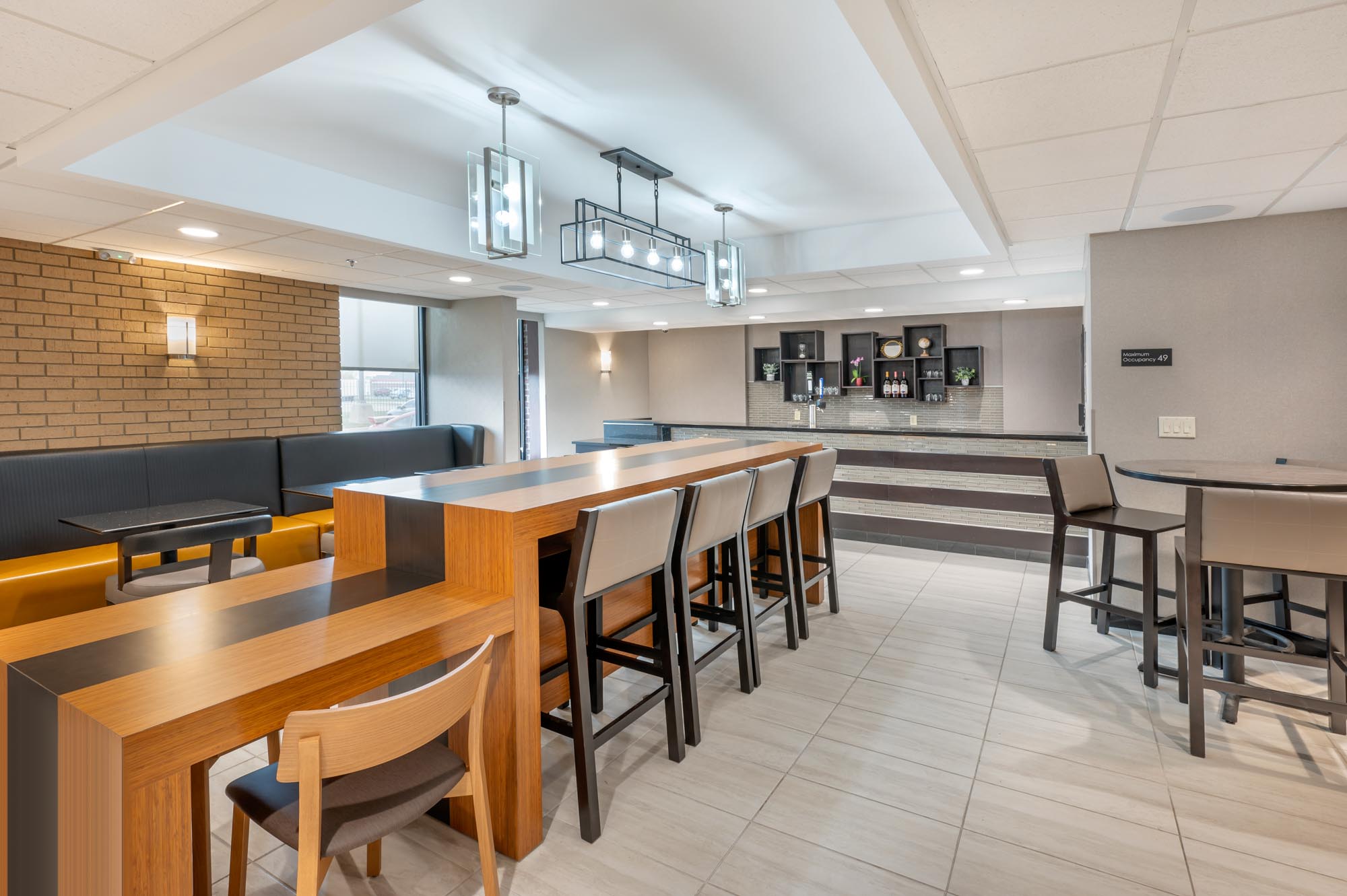 Drury Inn & Suites Champaign - Dining Area
