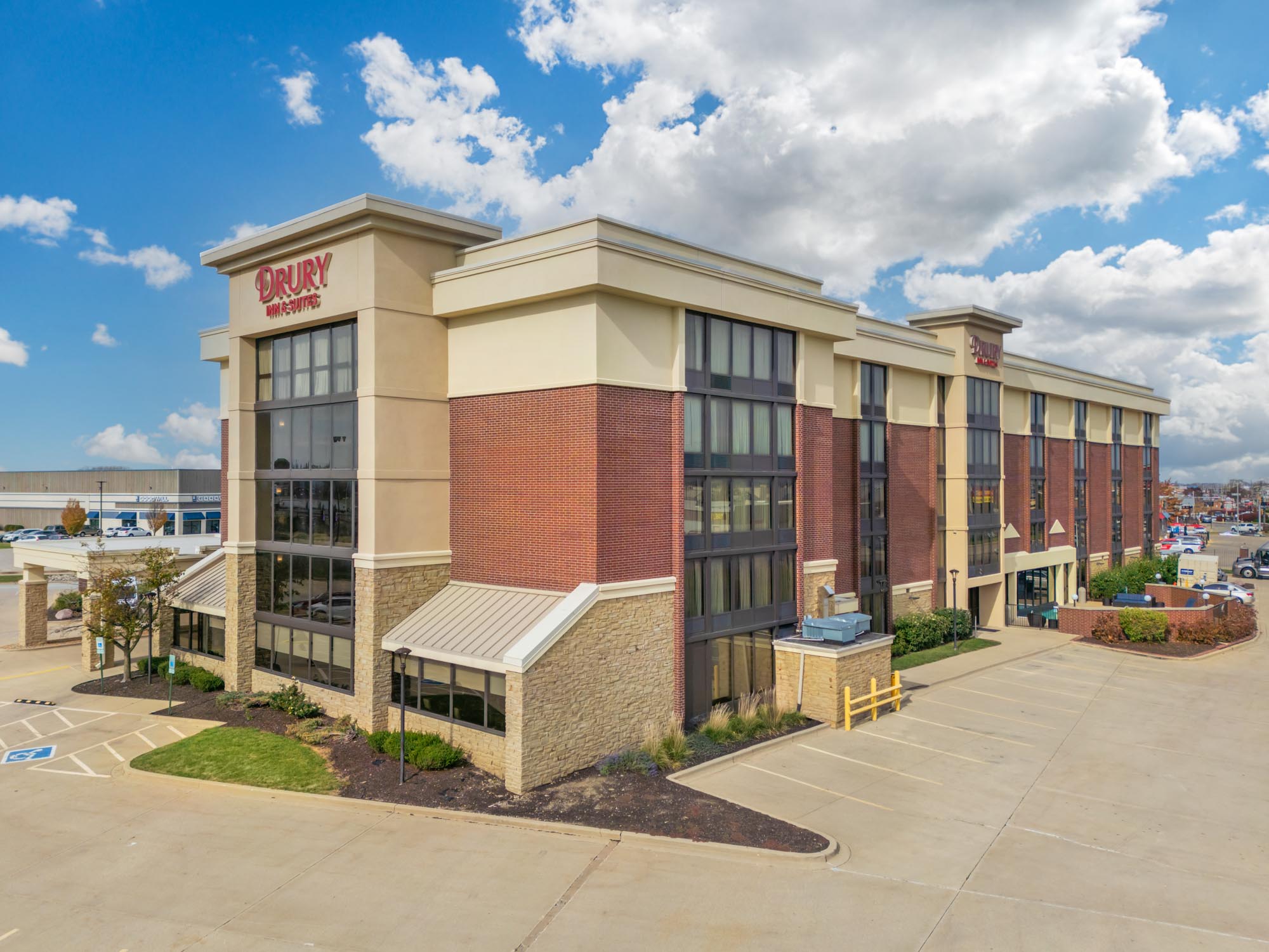 Drury Inn & Suites Champaign - Exterior