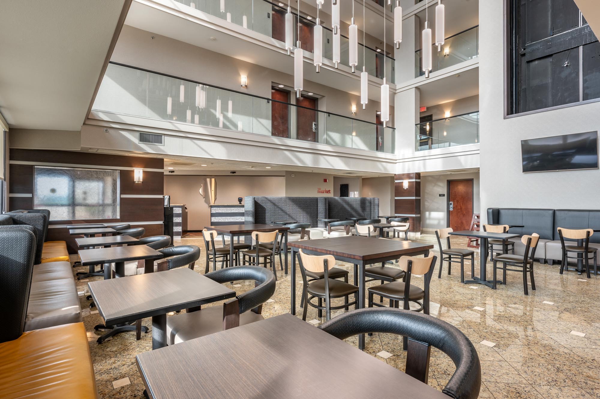 Drury Inn & Suites Champaign - Dining Area