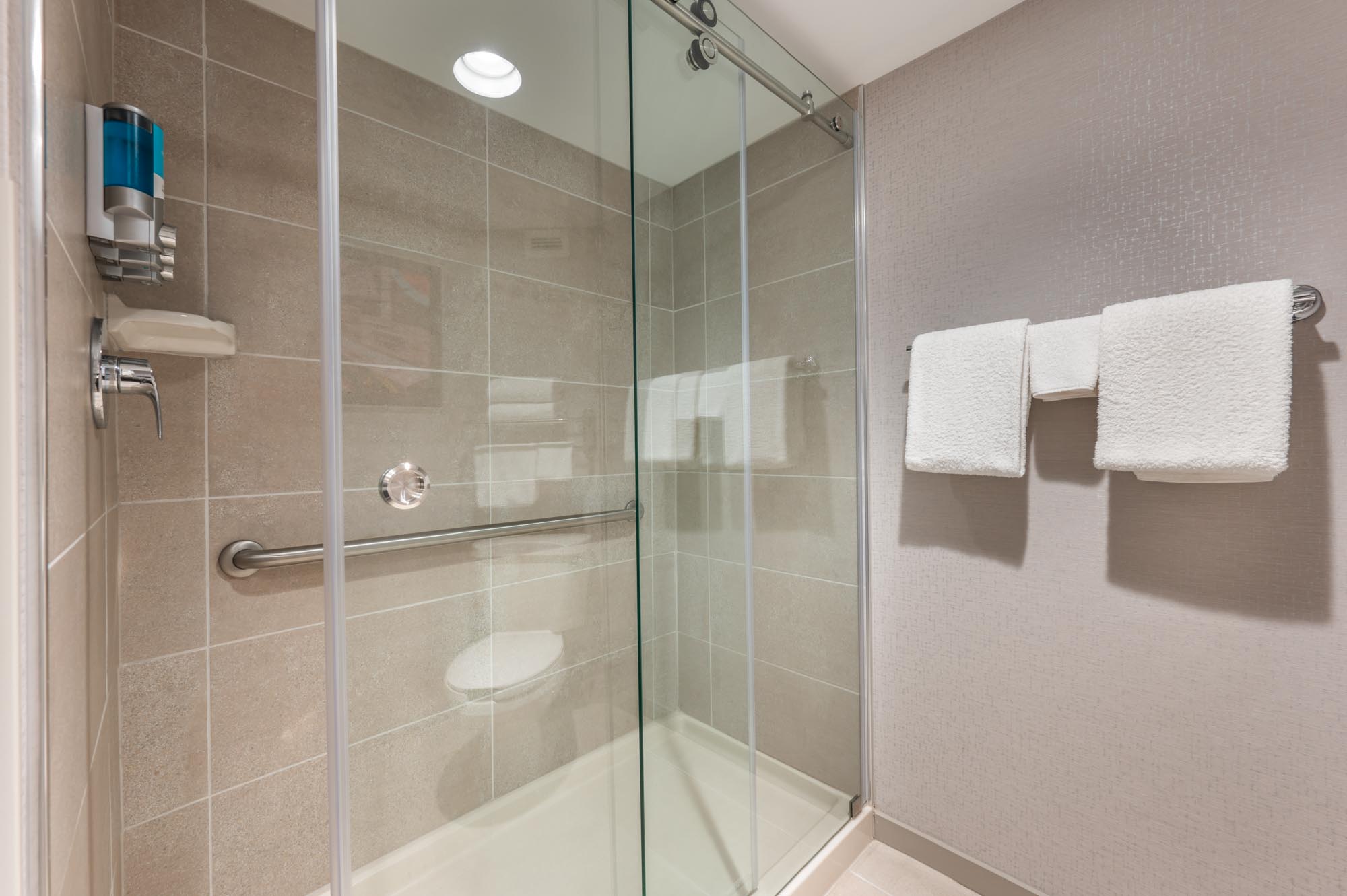 Drury Inn & Suites Champaign - Bath