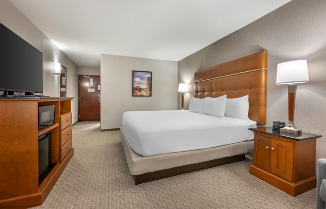 Drury Inn & Suites Champaign - King Room Deluxe