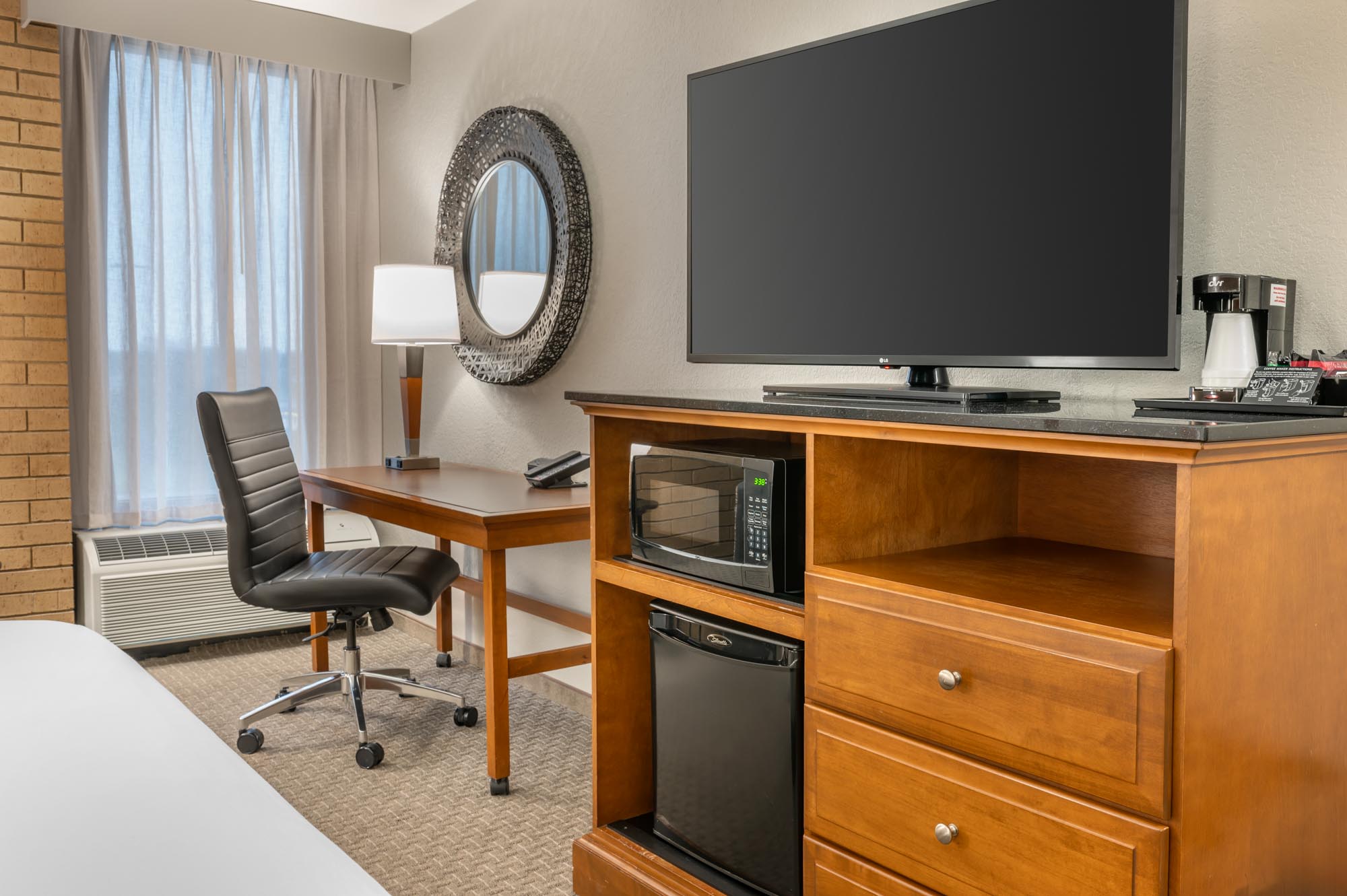 Drury Inn & Suites Champaign - King Room Deluxe
