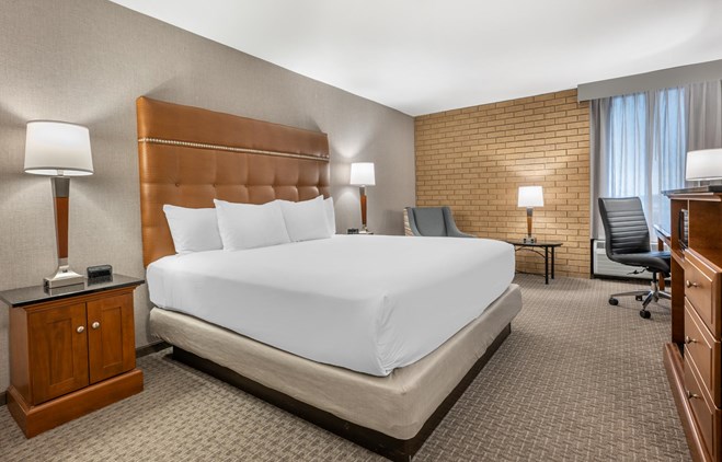 Drury Inn & Suites Champaign - King Room Deluxe