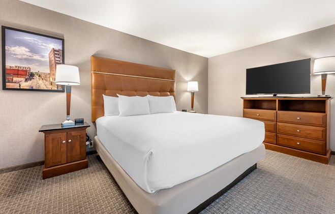 Drury Inn & Suites Champaign - King Suite