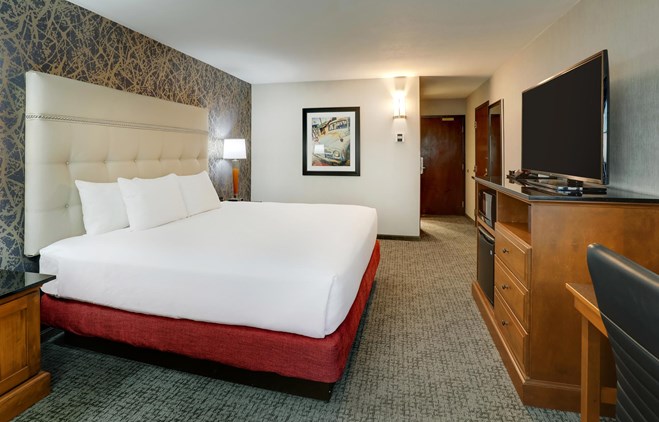 Drury Inn & Suites Springfield IL - King Room Deluxe