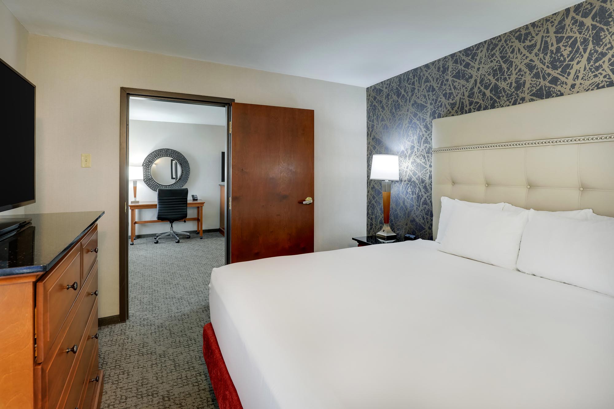 Drury Inn & Suites Springfield IL - King Suite