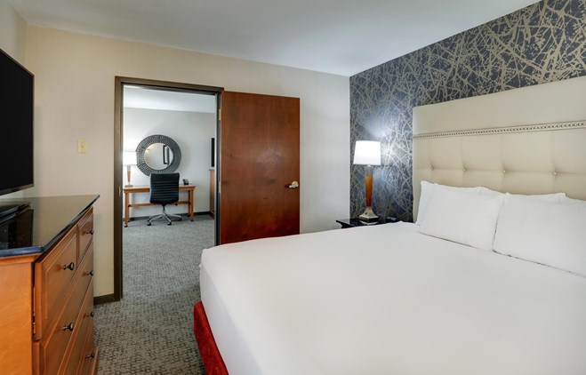 Drury Inn & Suites Springfield IL - King Suite