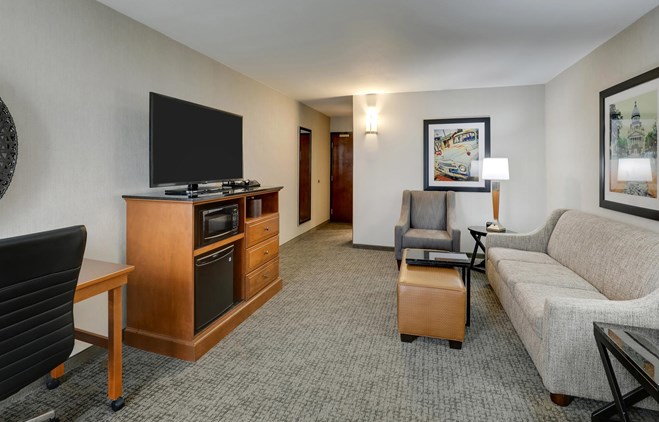 Drury Inn & Suites Springfield IL - King Suite