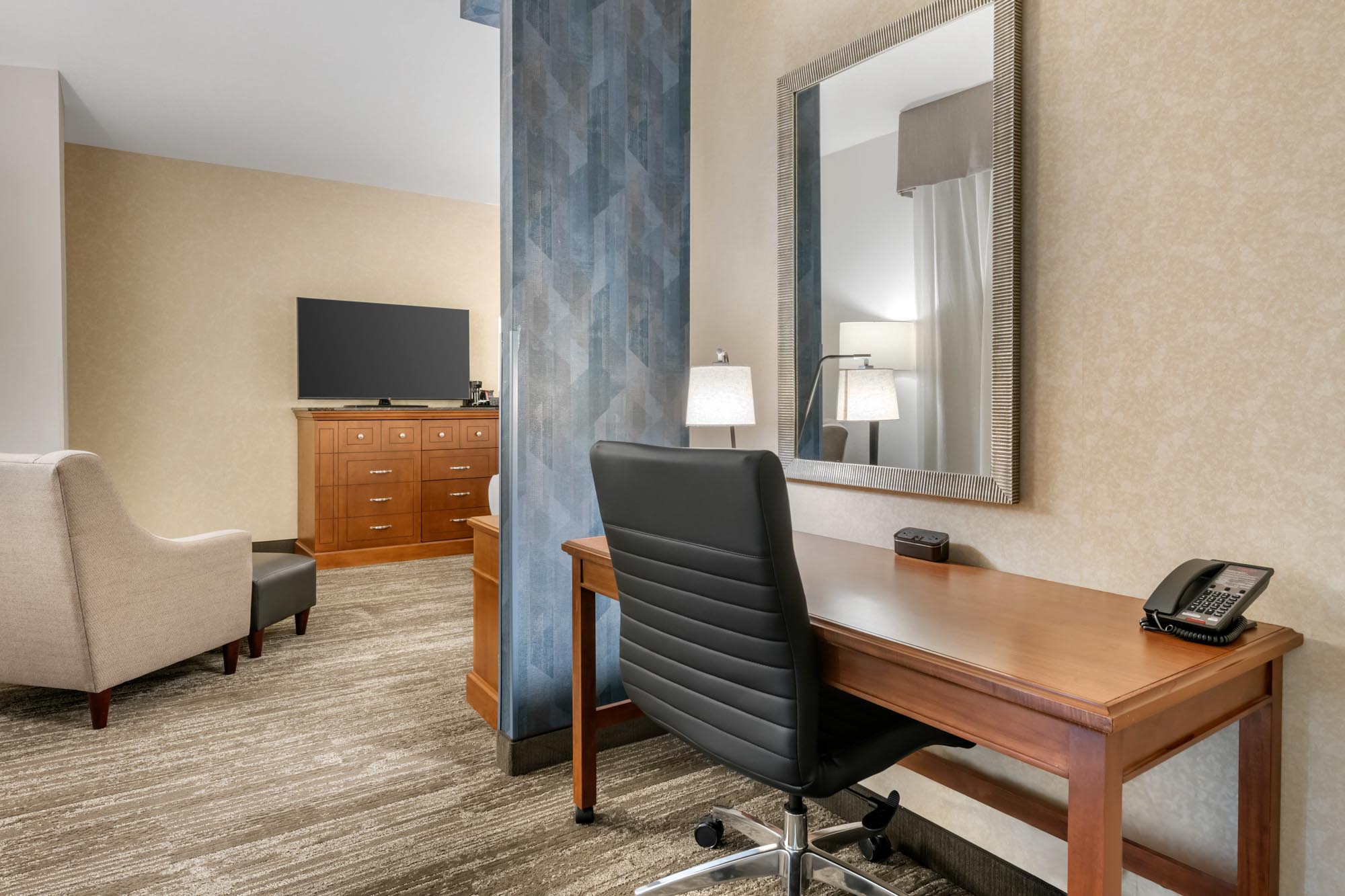 Drury Plaza Hotel Valdosta - King Room Deluxe