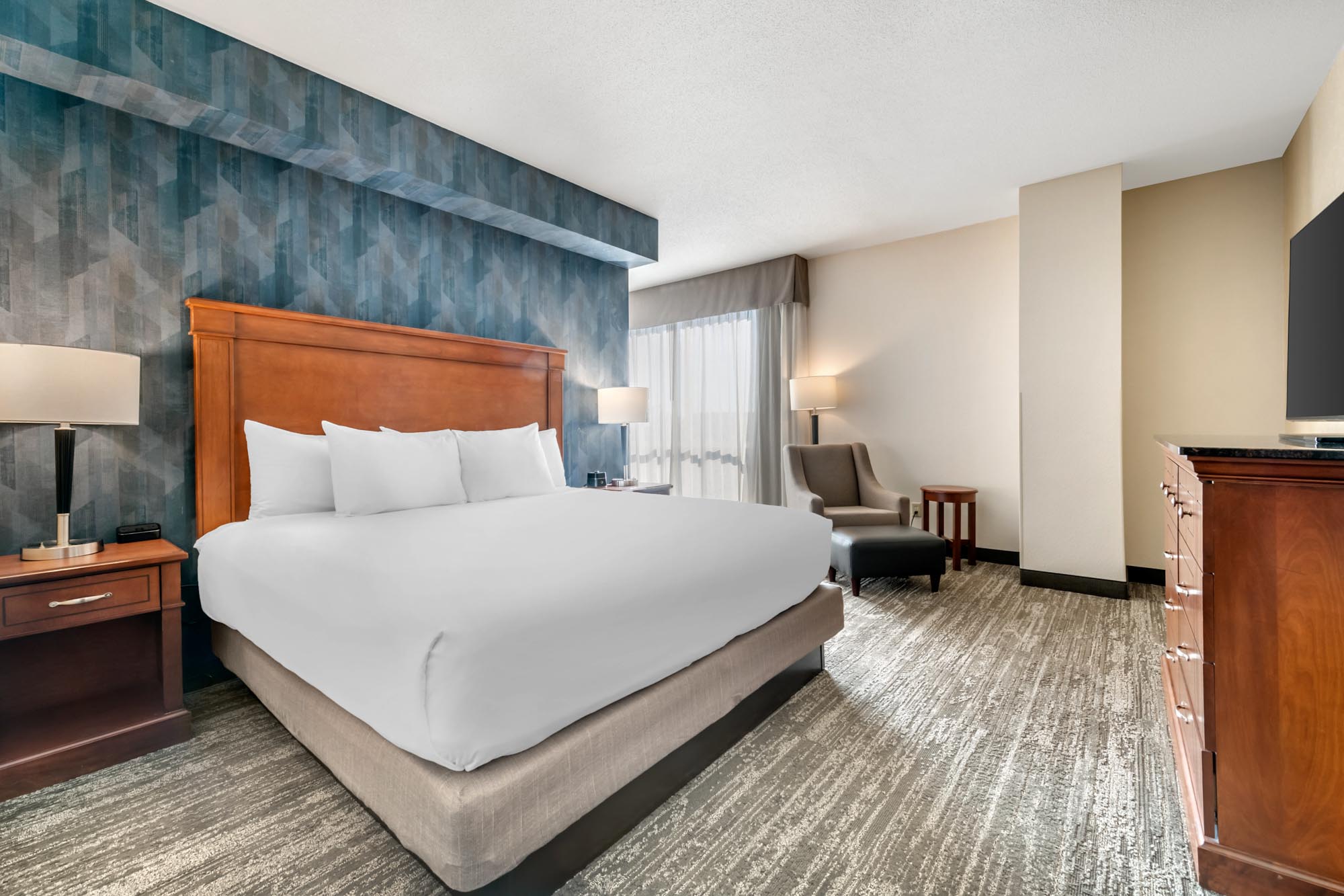 Drury Plaza Hotel Valdosta - King Room Deluxe