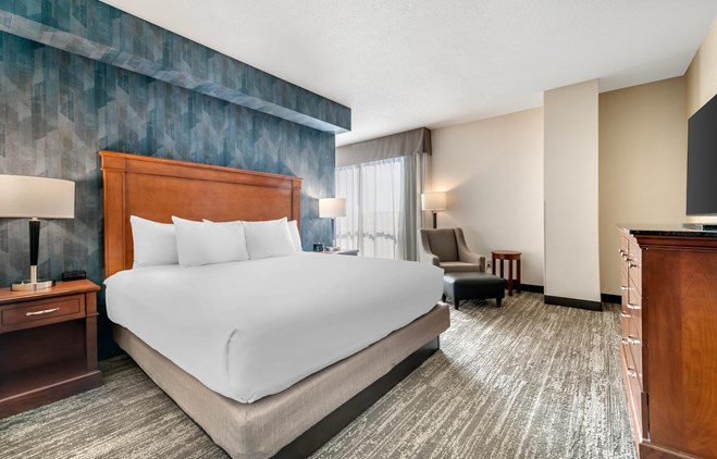 Drury Plaza Hotel Valdosta - King Room Deluxe