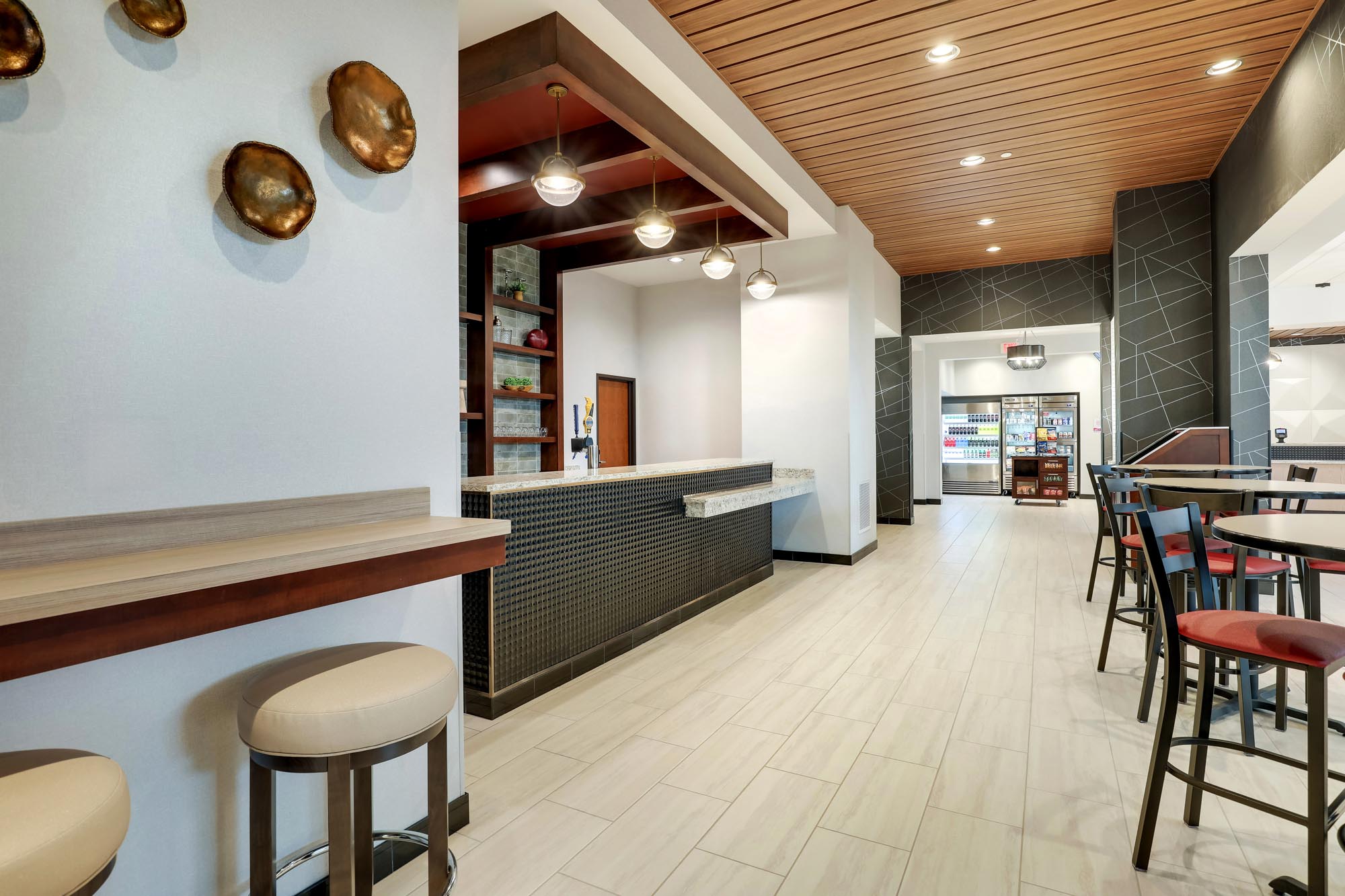 Drury Plaza Hotel Cincinnati Florence - Kickback Area