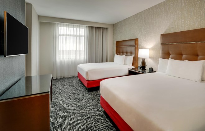 Drury Plaza Hotel Cincinnati Florence - 2 Queen Bed Suite