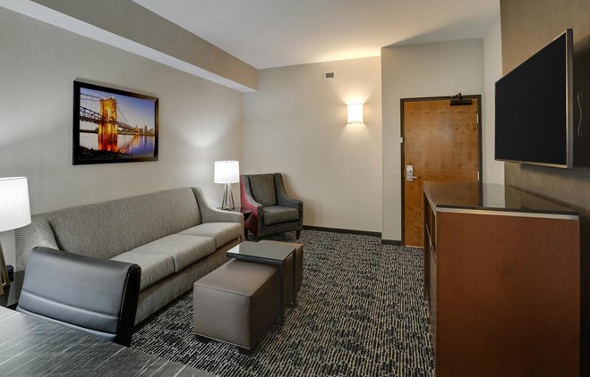 Drury Plaza Hotel Cincinnati Florence - 2 Queen Bed Suite