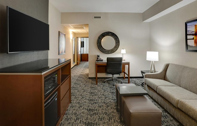 Drury Plaza Hotel Cincinnati Florence - 2 Queen Bed Suite