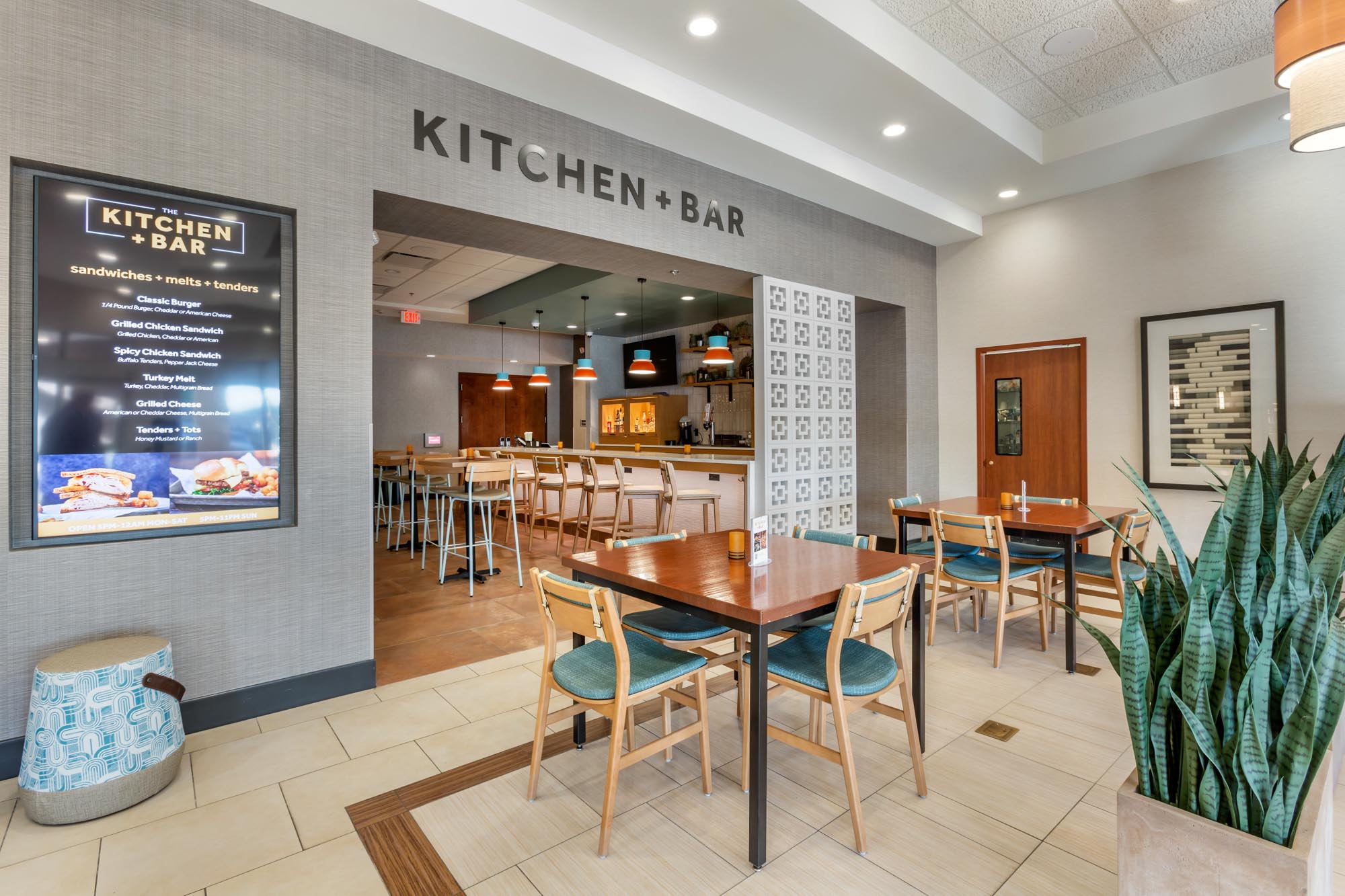 Drury Plaza Hotel Phoenix Tempe - Kitchen + Bar