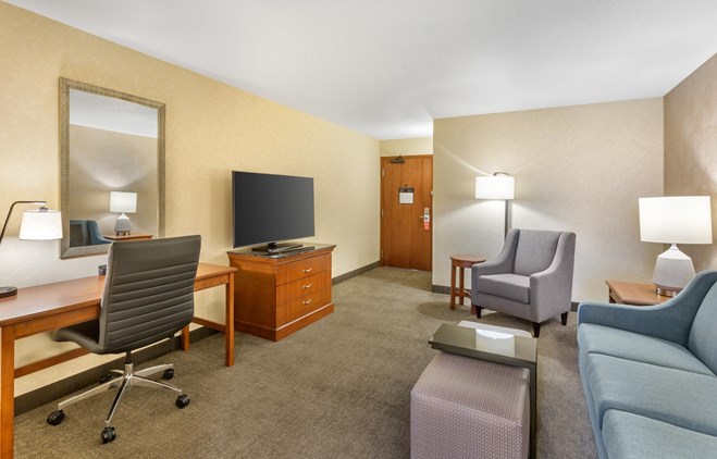 Drury Plaza Hotel Phoenix Tempe - King Suite