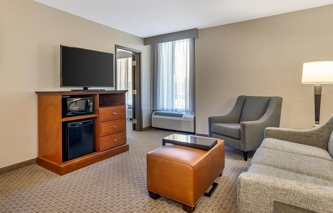 Drury Inn & Suites Atlanta Airport - King Suite