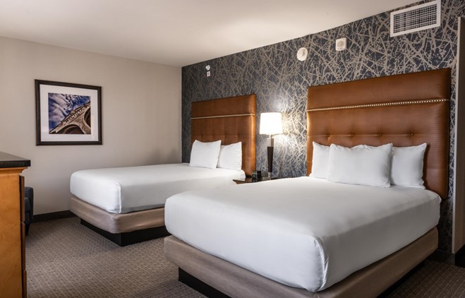 Drury Plaza Hotel Broadview Wichita - 2 Queen Beds Guestroom