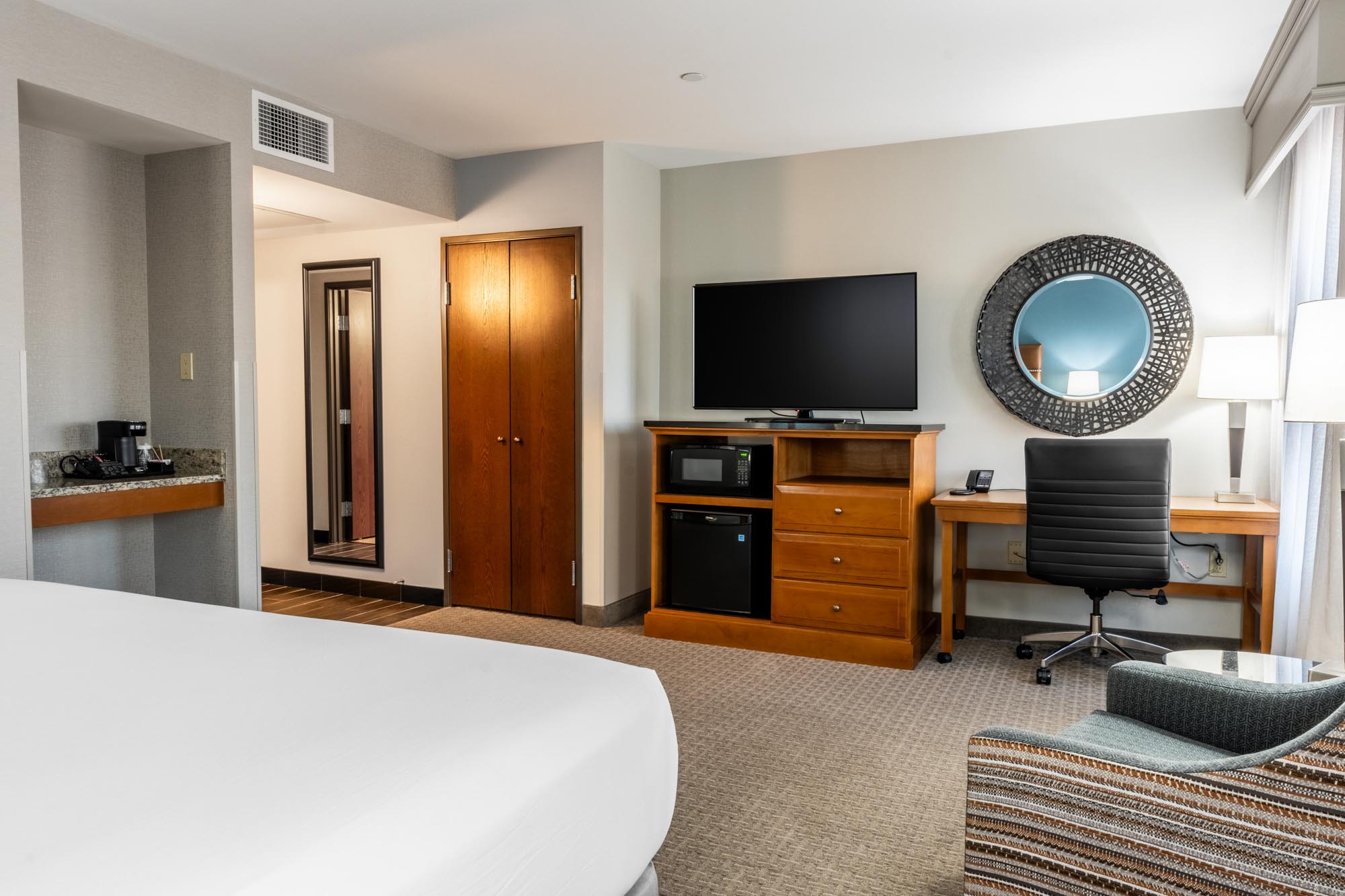 Drury Plaza Hotel Broadview Wichita - King Room Deluxe