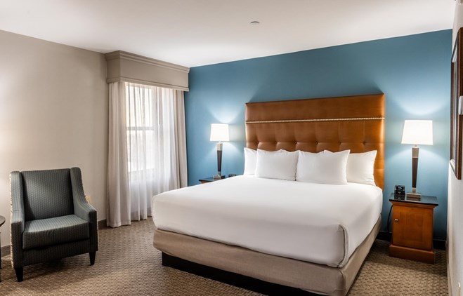 Drury Plaza Hotel Broadview Wichita - King Room Deluxe