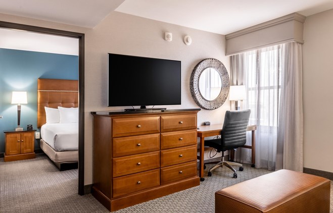 Drury Plaza Hotel Broadview Wichita - King Suite