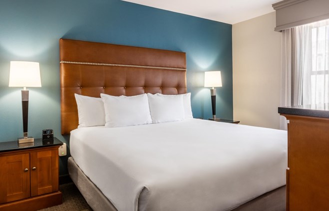 Drury Plaza Hotel Broadview Wichita - King Suite