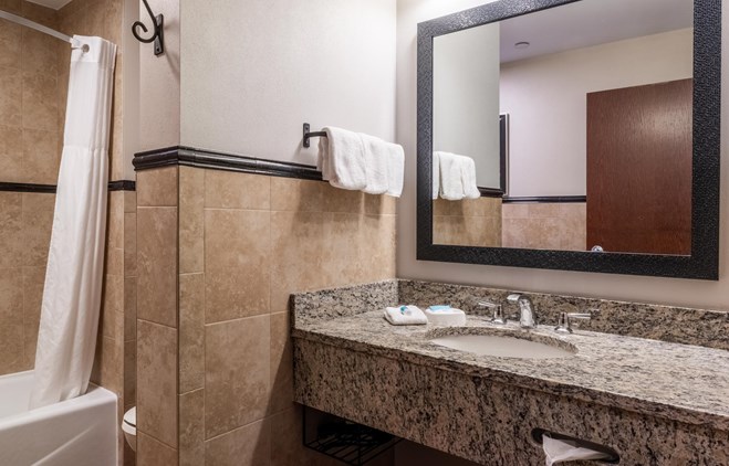 Drury Plaza Hotel Broadview Wichita - Bath