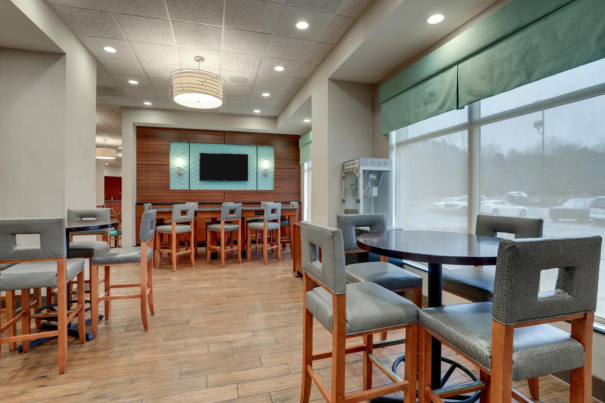 Drury Inn & Suites Charlotte Arrowood - Dining Area