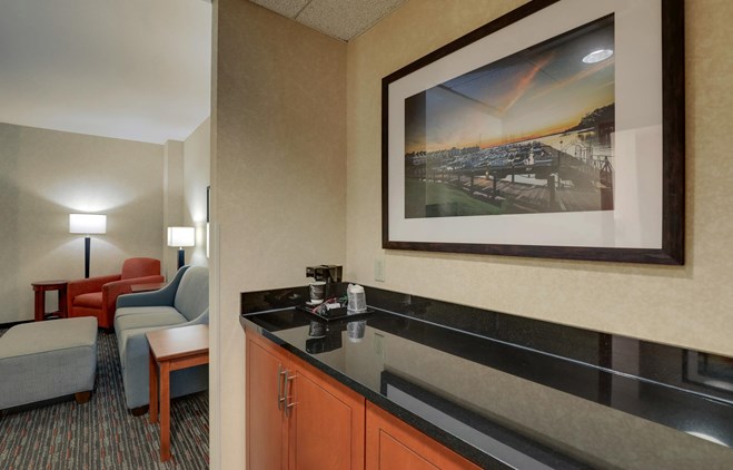 Drury Inn & Suites Charlotte Arrowood - 2 Queen Bed Suite