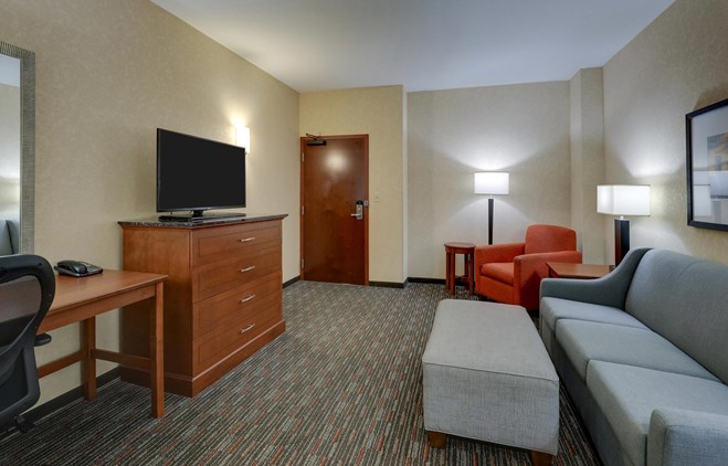 Drury Inn & Suites Charlotte Arrowood - 2 Queen Bed Suite