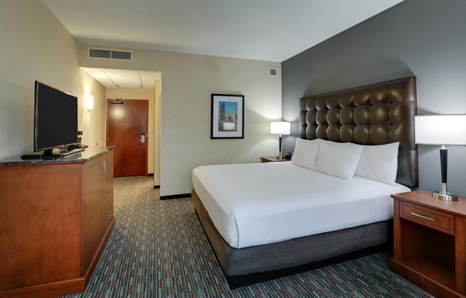 Drury Inn & Suites Charlotte Arrowood - King Room Deluxe