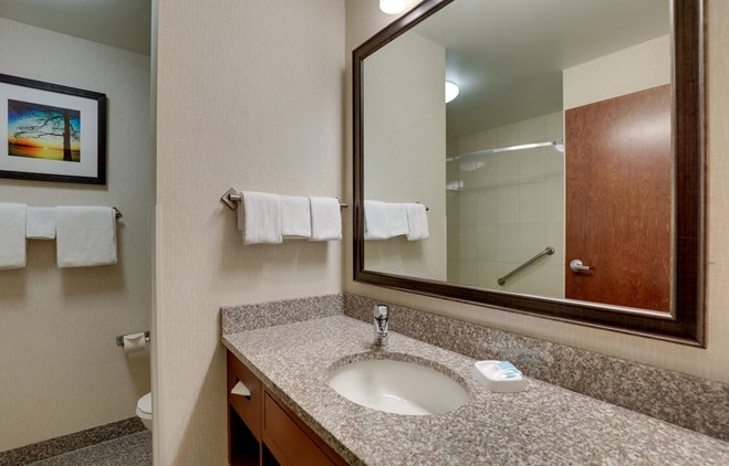Drury Inn & Suites Charlotte Arrowood - Bath