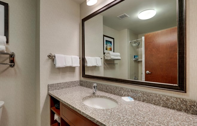 Drury Inn & Suites Charlotte Arrowood - Bath