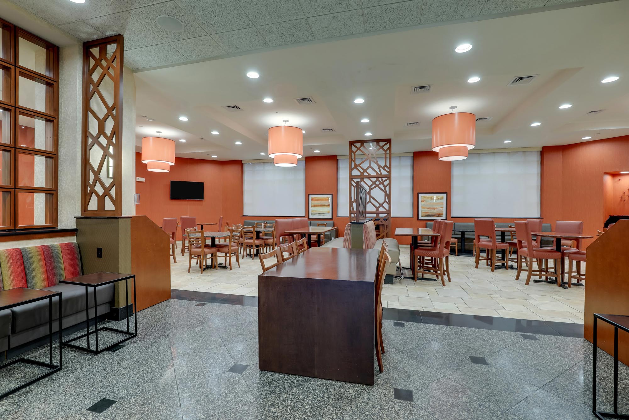 Drury Inn & Suites Charlotte Northlake - Dining Area