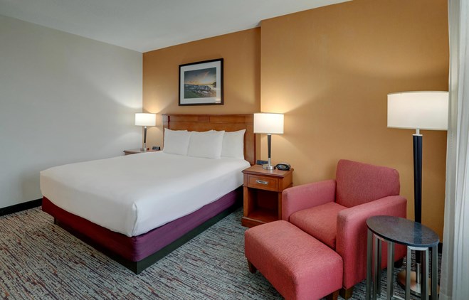 Drury Inn & Suites Charlotte Northlake - King Room Deluxe