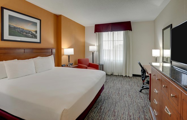 Drury Inn & Suites Charlotte Northlake - King Room Deluxe