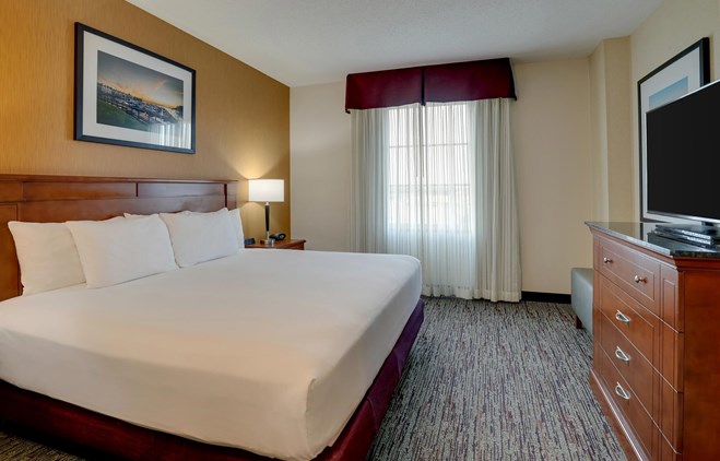Drury Inn & Suites Charlotte Northlake - King Suite