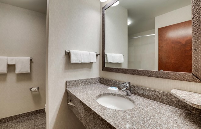 Drury Inn & Suites Charlotte Northlake - Bath