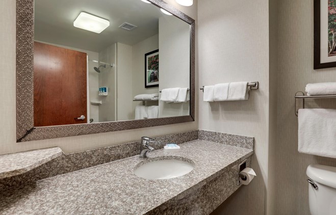 Drury Inn & Suites Charlotte Northlake - Bath