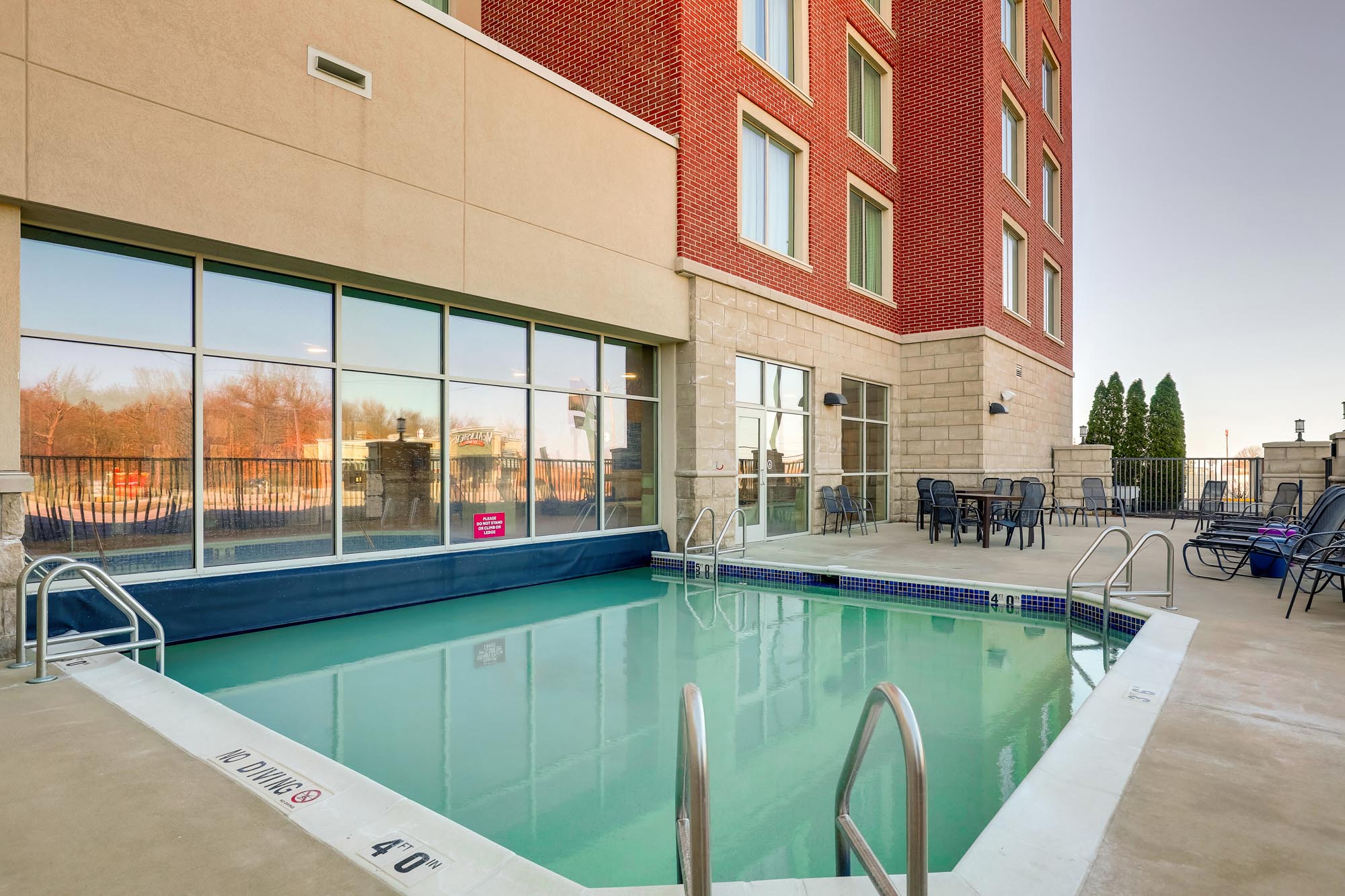 Drury Plaza Hotel Mt. Vernon - Pool