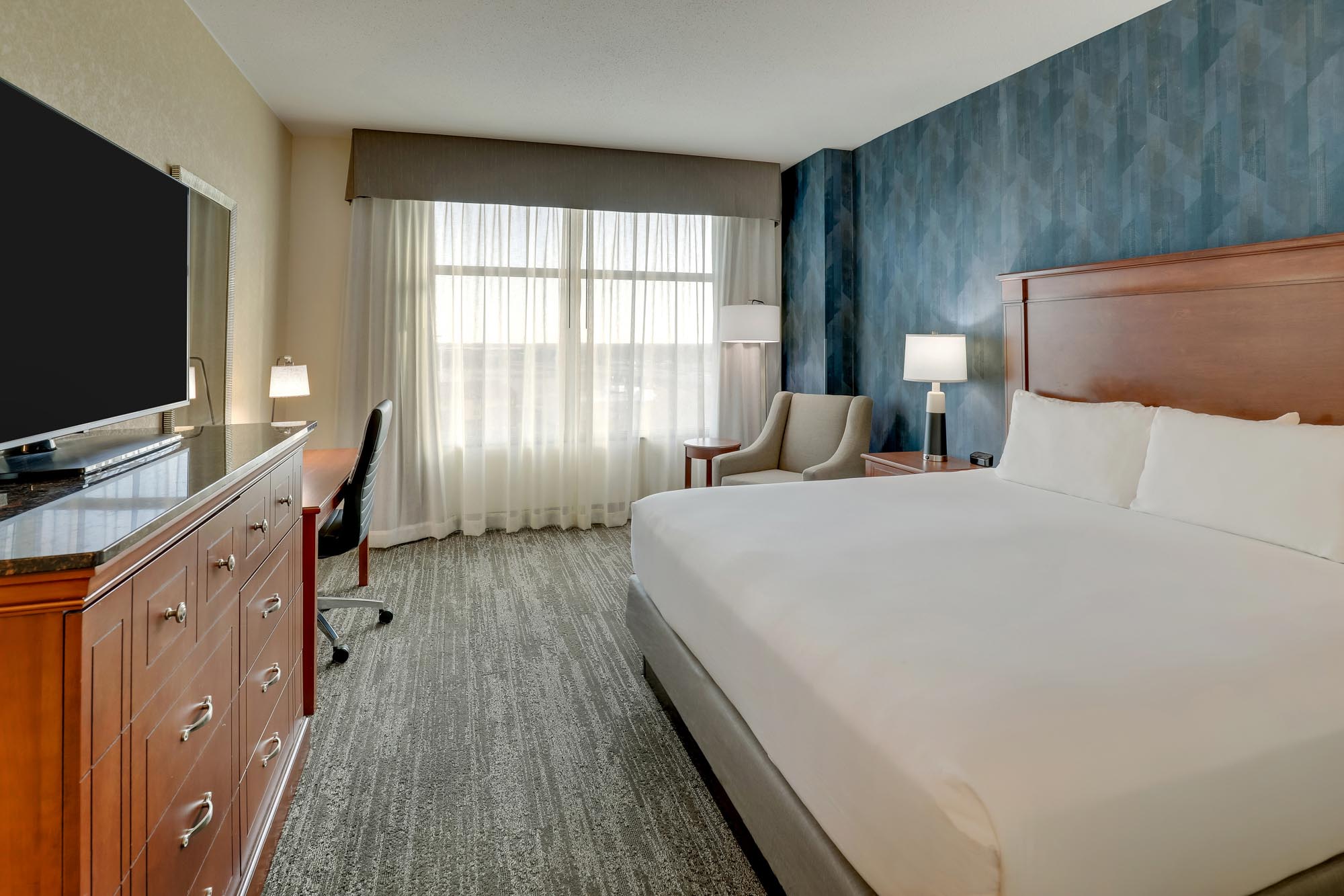 Drury Plaza Hotel Mt. Vernon - King Room Deluxe