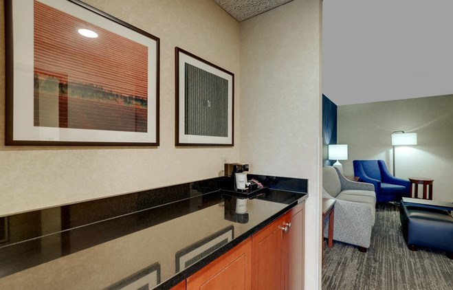 Drury Plaza Hotel Mt. Vernon - King Suite