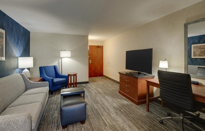 Drury Plaza Hotel Mt. Vernon - King Suite