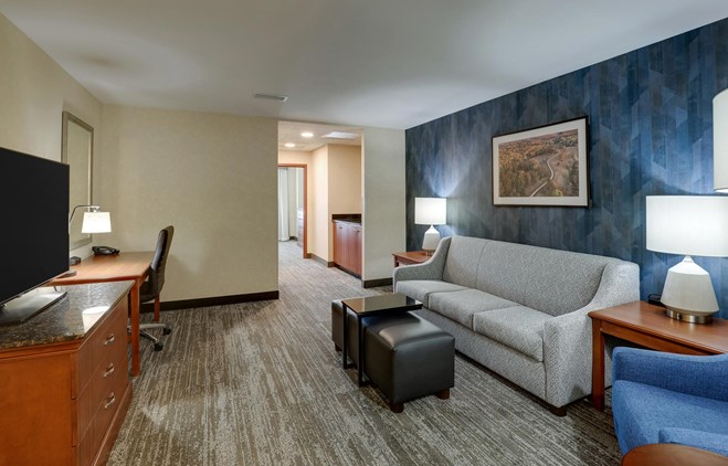 Drury Plaza Hotel Mt. Vernon - King Suite