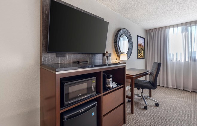Drury Inn & Suites Paducah - King Room Deluxe