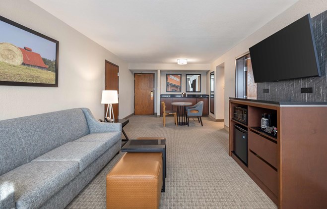 Drury Inn & Suites Paducah - King Suite