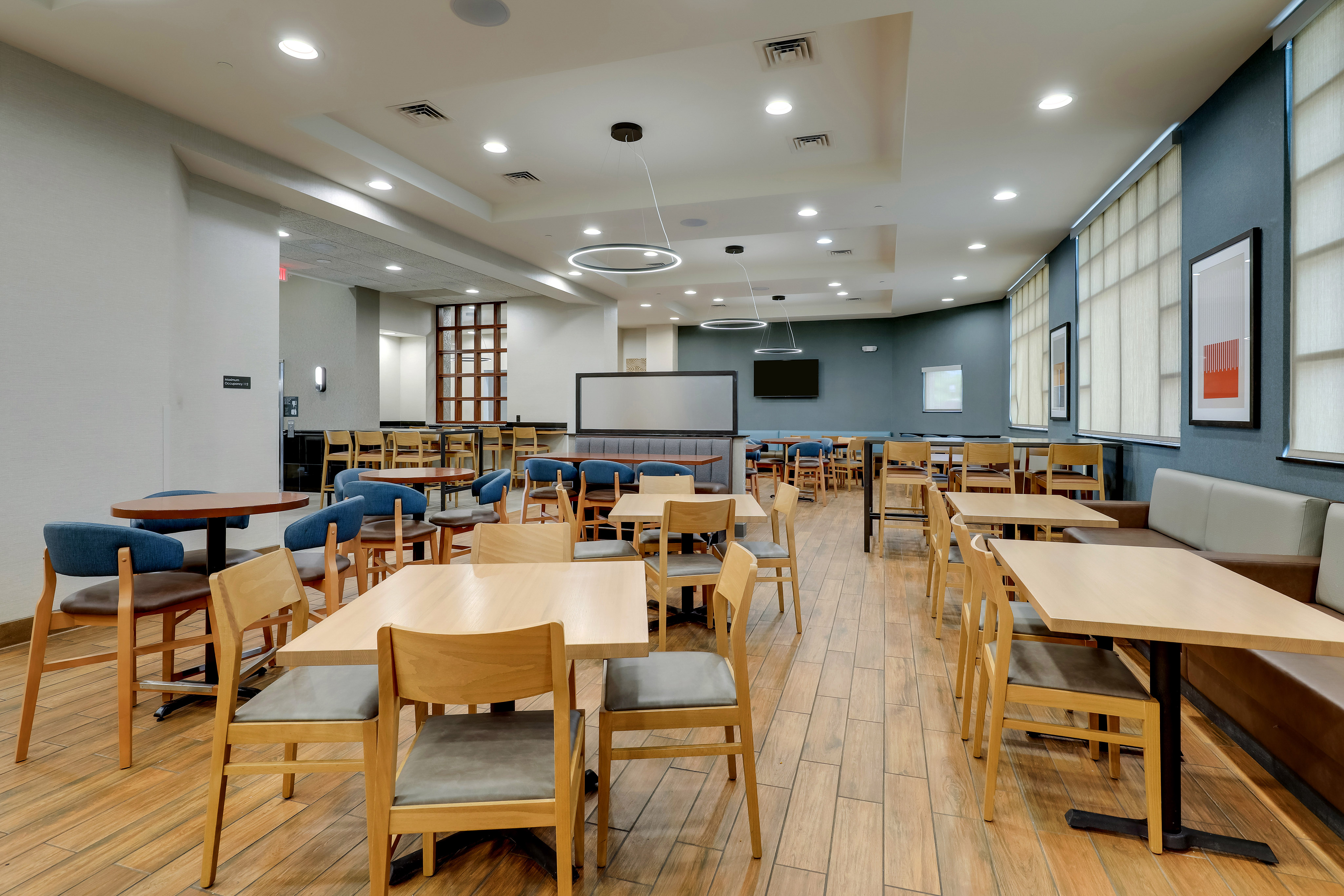 Drury Inn & Suites Dayton North - Dining Area